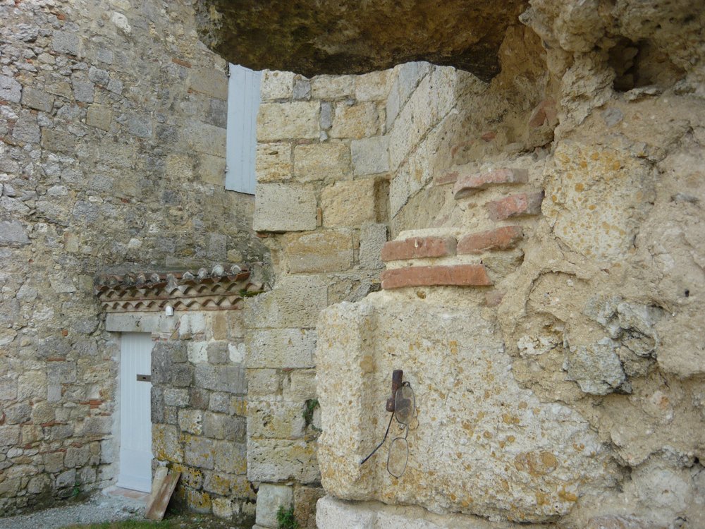 Ruines de pierre brute, Sélian — Leo Sélian