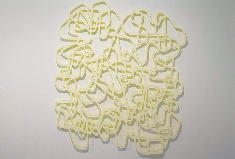 Composition abstraite en relief "Entrelacs" par l'artiste plasticienne Gundi Falk
