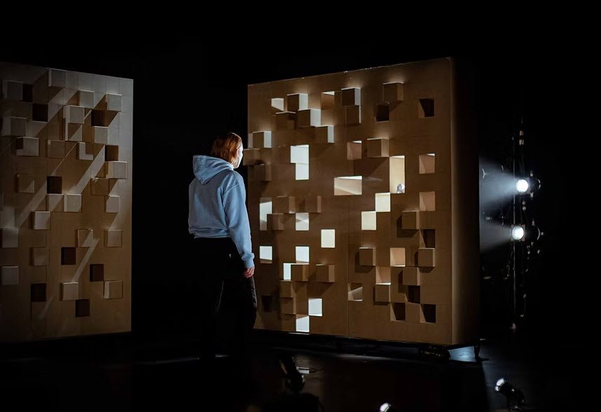Dareen Abbas – "Broken Shapes" - Installation Interactive Lumière Architecturale 2026