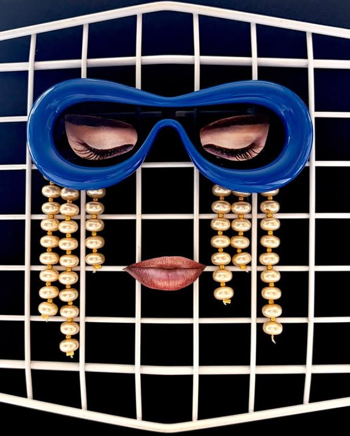 Pearls & Blue Mask — Eric Schmickrath - Néo-surréalisme Bruxellois