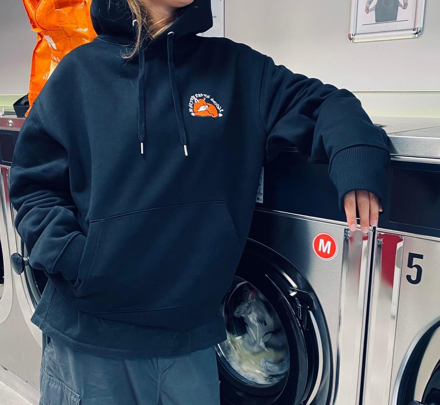 Sweat capuche série limitée, renard brodé. — Rose de la Haye