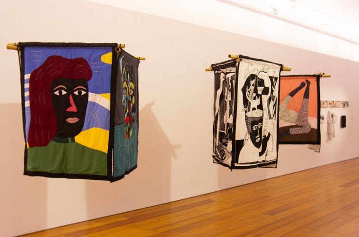Installations textiles expressionnistes - Maninel Kaos - artiste bruxellois - expo CONTEXTILE — Maninel Kaos