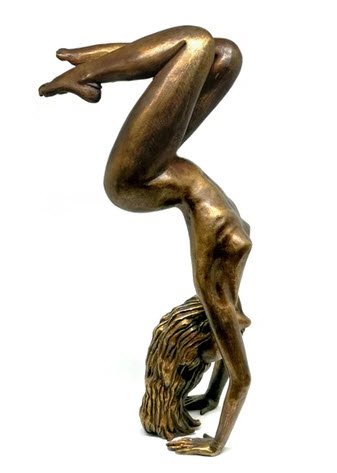 SENS DESSUS DESSOUS par Tegan Pick sculpture en bronze — mise en situation Importé — Tegan Pick, Bruxelles, Belgique