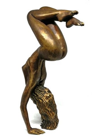 SENS DESSUS DESSOUS par Tegan Pick sculpture en bronze — mise en situation Importé — Tegan Pick, Bruxelles, Belgique
