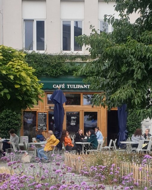 Il flottait comme un doux parfum de vacances prolongées hier sur la Place Fernand Cocq.

Photographie — La Joyeuse Rentrée 2026 à Ixelles : Festival Culturel Gratuit à la Place Fernand Cocq