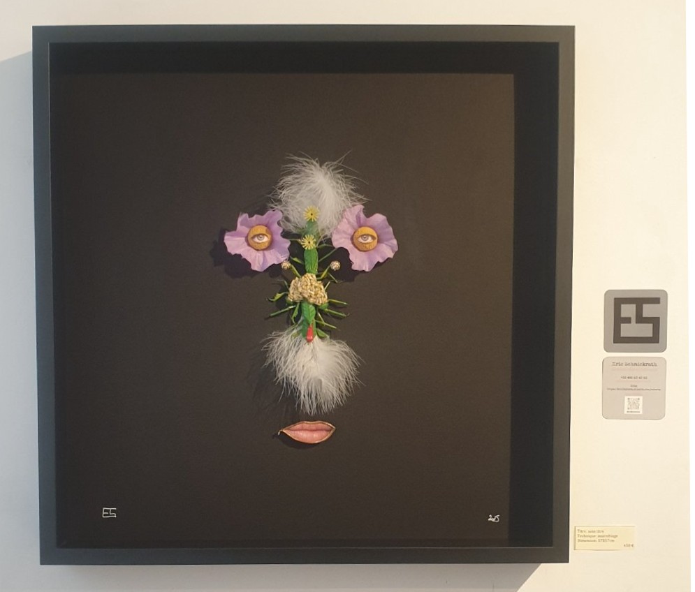 Gros plan sur une création originale, singulière et texturée de l'artiste bruxellois Eric Schmickrath. Cette œuvre résume parfaitement l'esprit de l'exposition "Copy/Paste" : une exploration libre et décomplexée du collage et de la matière. Une magnifique découverte capturée lors de ce reportage photo à la Hôte Gallery, au cœur de la capitale de l'art contemporain en Belgique.
Voir les liens utiles en bas de la description.

Pour tout savoir sur l'exposition et les artistes :
Le reportage est signé Jérôme Selosse pour Dropmuse : https://www.dropmuse.art
Toutes les infos sur l'événement "Copy/Paste" (jusqu'au 2 novembre 2026) : https://dropmuse.art/evenement/copypaste-hote-gallery-203-rue-haute-1000-bruxelles
Découvrez le profil de l'artiste plasticien Eric Schmickrath : https://dropmuse.art/artiste/eric-schmickrath-plasticien-bruxelles
Suivez le travail photographique de Massimo Bortolini : https://www.instagram.com/bortolinimassimo/
Explorez l'univers de Radboud Kuypers : https://radboud.art

Photographie — Copy/Paste, Hôte Gallery, Bruxelles