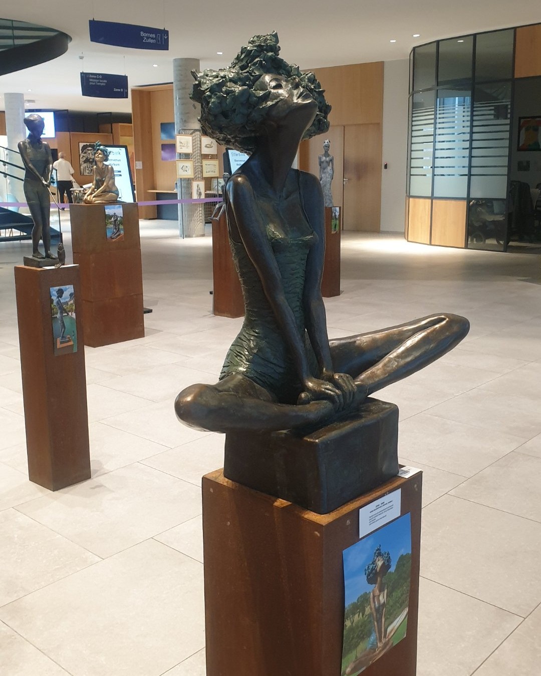 Photographie de la sculture Zénia — Parcours d artistes Etterbeek 2026, Centre administratif, Bruxelles

Découvrez Zénia en mouvement sur insta: https://www.instagram.com/p/DYG2Wm_DOuE/ — Jérôme Selosse