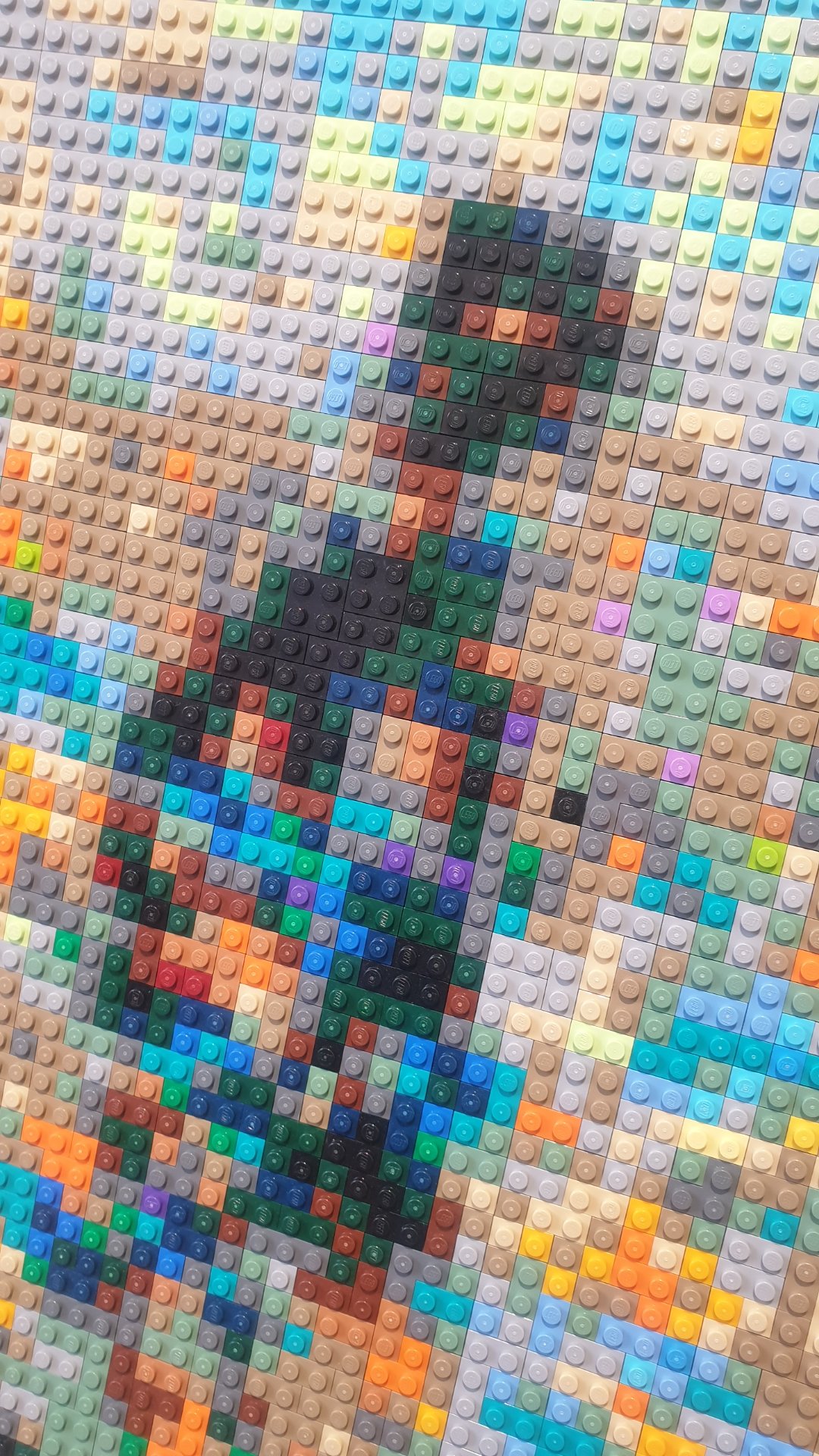 Photographie — Exposition Ai Weiwei - 'The Art of Defiance' - Patrick Derom Gallery Bruxelles

Gros plan immersif sur l'assemblage minutieux de tenons et briques Lego colorées, matériau emblématique qu’Ai Weiwei a érigé en outil de contestation planétaire face à la censure industrielle et politique. À travers cette trame pixelisée, la couleur pure devient vibration optique. En tant qu'artiste numérique et peintre expressionniste, Jérôme Selosse (découvrez mes créations sur https://dropmuse.art/artiste/jerome-selosse-artiste-numerique-dessinateur-bruxelles ) analyse ici la jonction fascinante entre pointillisme moderne, pixel art et production sérielle. Une vision partagée avec Txema Muñoz ( https://dropmuse.art/artiste/txema-munoz / https://texemamunoz.art ) au cœur de Bruxelles. Poursuivez l'exploration artistique contemporaine sur https://www.dropmuse.art