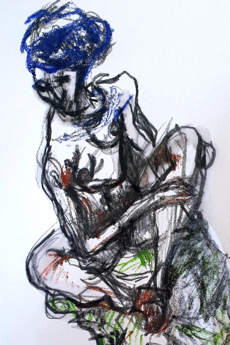 Figure accroupie aux cheveux bleu vif, fusain rehaussé de rouge et de vert par Jérôme Selosse.

Une figure recroquevillée, genoux remontés, la tête couverte d'une chevelure bleue griffonnée au pastel. Le fusain tourne autour du corps en lignes nerveuses, avec des éclats de rouge et de vert : un corps en boule, saisi dans sa fragilité.

À voir le samedi 7 novembre 2026, de 12h à 20h, chez SELOSSE ART, 22 avenue Armand Huysmans, 1050 Ixelles — journée « Schiele vs Selosse » du Parcours d'Artistes d'Ixelles. Entrée libre.

🎨 Jérôme Selosse sur DROPMUSE : https://dropmuse.art/artiste/jerome-selosse-artiste-numerique-dessinateur-bruxelles
🌐 Son site : https://www.selosse.art
📍 Parcours d'Artistes d'Ixelles 2026 : https://dropmuse.art/evenement/parcours-dartistes-dixelles-2026-ateliers-ouverts-creation-locale-ixelles-ixelles-bruxelles