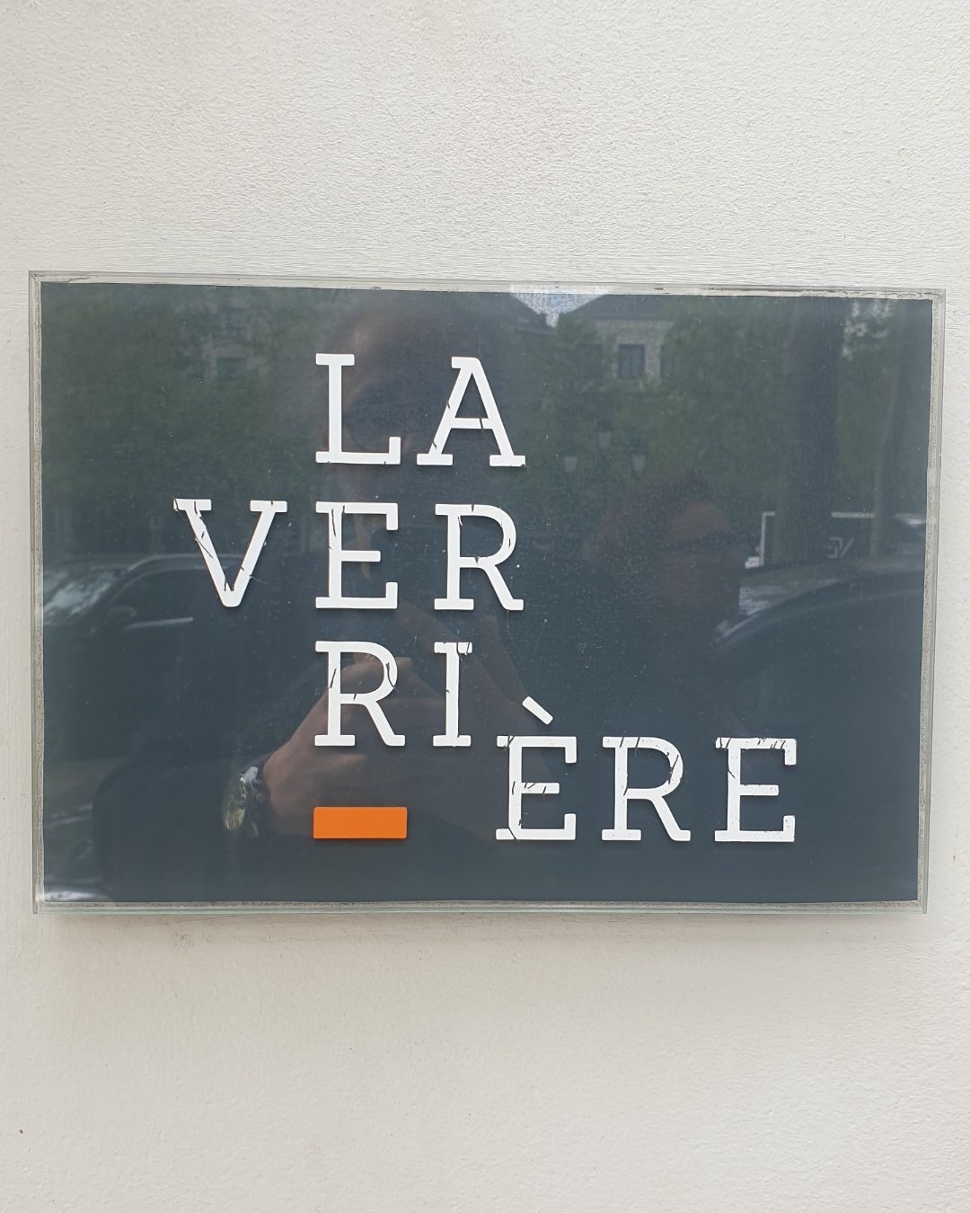 Bienvenue à La Verrière ! Cet espace d'art contemporain bruxellois soutenu par la Fondation d'entreprise Hermès est un lieu incontournable. 

Je m'y suis rendu pour découvrir la superbe exposition « Elle/Terre/Chaude », orchestrée par le commissaire Joël Riff. Une plongée fascinante dans la matière brute et les gestes de création.

📍 Retrouvez cet événement sur Dropmuse : https://dropmuse.art/evenement/ilemerfroid-with-richard-dewar-daniel-dewar-gregor-la-verriere-bruxelles-fe74f4
🏛️ Découvrez l'espace La Verrière : https://dropmuse.art/acteur-culturel/la-verriere
ℹ️ Le projet détaillé « Elle/Terre/Chaude » : https://www.fondationdentreprisehermes.org/fr/projet/elleterrechaude-la-verriere
🌐 Site officiel de la Fondation Hermès : https://www.fondationdentreprisehermes.org/fr

Photographie — Île/Mer/Froid with Richard Dewar, Daniel Dewar & Gregory Gicquel, Philippe Godderidge, Marianne Marić, Julien Meert - La verriere Bruxelles, La Verrière, Bruxelles