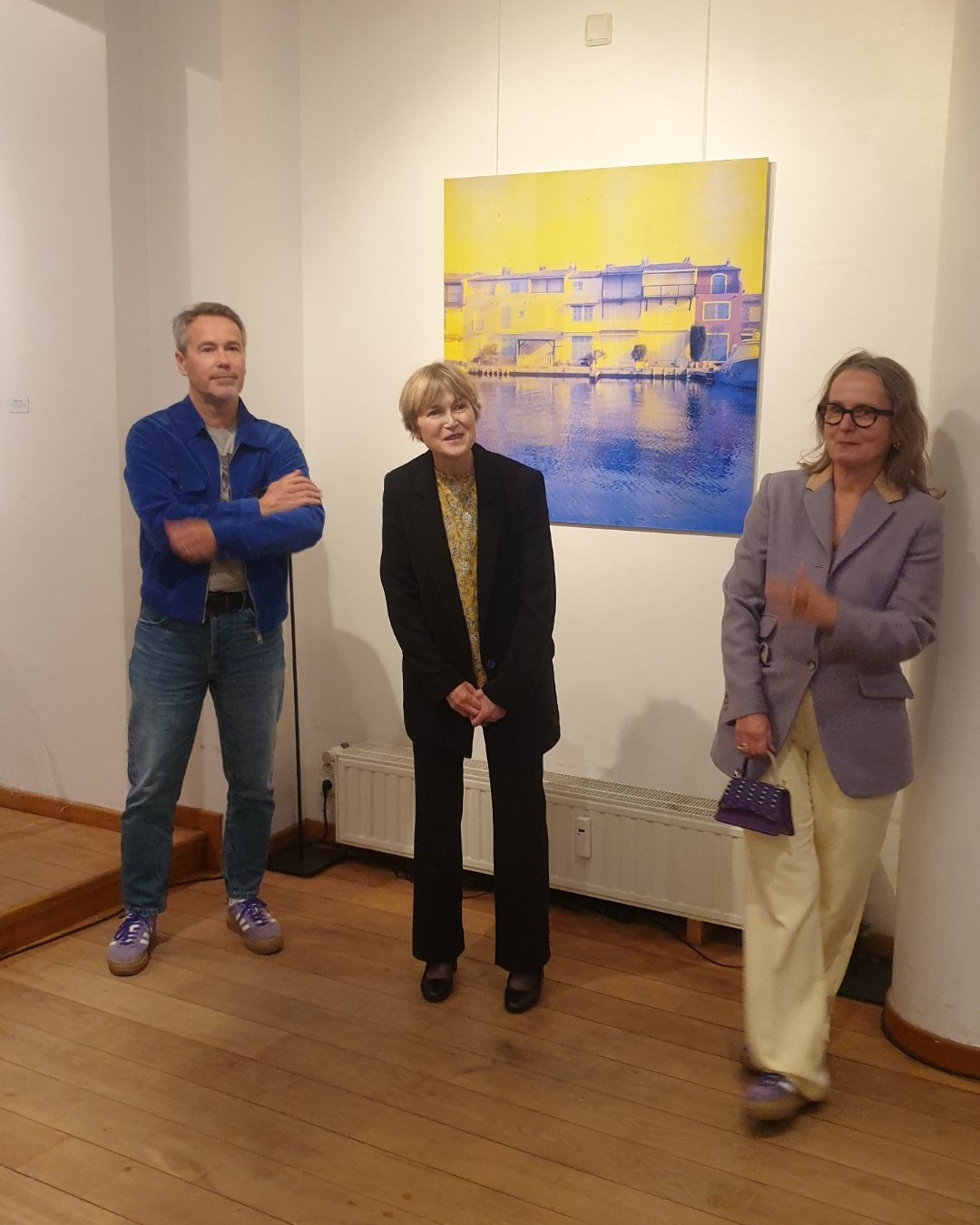 Comprendre l'exposition « Haz-Art & Imprévues » de l'intérieur. Entourée des créateurs Patrick Delcol et Joanna Jankowiak, la curatrice Emilie Kuczynska Vigalondo présente les œuvres et la démarche artistique lors de la soirée d'inauguration à Art Base (Bruxelles). Plongez au cœur de cet événement culturel grâce à notre reportage photographique.
Retrouvez toutes les informations sur l'événement : https://dropmuse.art/evenement/haz-art-imprevues-art-base-bruxelles-e11c60
Découvrez le lieu de l'exposition : https://dropmuse.art/acteur-culturel/art-base et le site officiel https://www.art-base.be/

Photographie — Exposition « Haz-Art & Imprévues » - L'accident dans l'art à Art base Bruxelles - Bruxelles