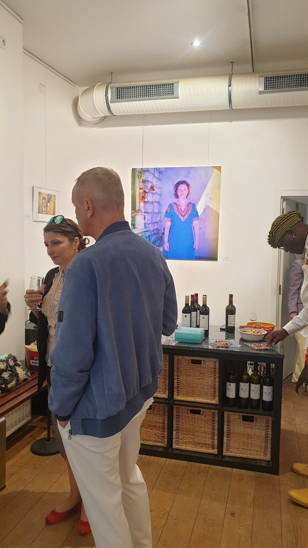 Découverte des œuvres lors de la soirée de vernissage à Art Base Bruxelles. L'exposition « Haz-Art & Imprévues » met en lumière des créations bruxelloises uniques mêlant art de la photographie, peinture et collage. Une immersion visuelle signée Dropmuse.

Photographie — Exposition « Haz-Art & Imprévues » - L'accident dans l'art à Art base Bruxelles - Bruxelles

Galerie Art Base - spectacle musical et galerie d'art - https://www.art-base.be/