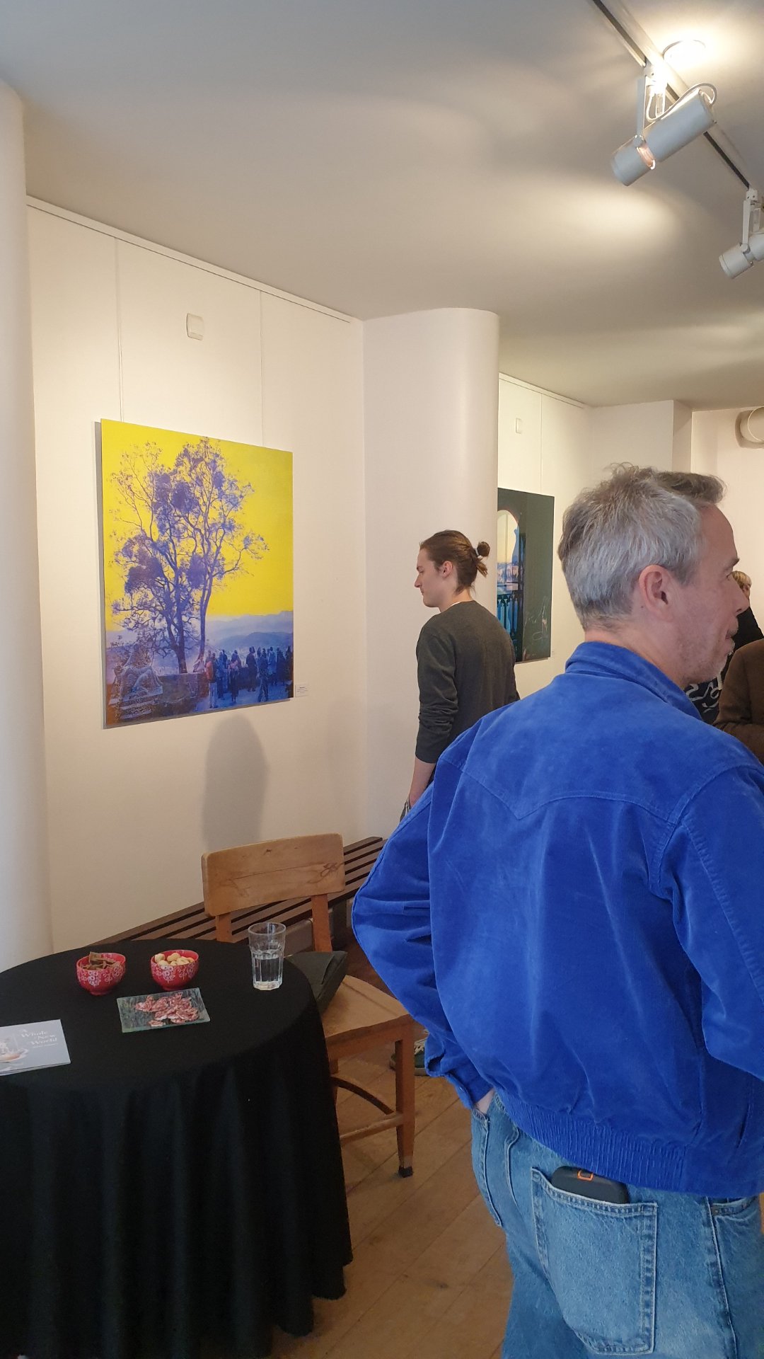 Déambulation au cœur de l'exposition « Haz-Art & Imprévues » à Bruxelles. L'occasion d'admirer les toiles vibrantes et de croiser les artistes, comme Patrick Delcol, qui font vivre la scène culturelle locale. Une immersion signée Dropmuse.

Photographie — Exposition « Haz-Art & Imprévues » - L'accident dans l'art à Art base Bruxelles - Bruxelles

La page de l'exposition sur Dropmuse: https://dropmuse.art/evenement/haz-art-imprevues-art-base-bruxelles-e11c60