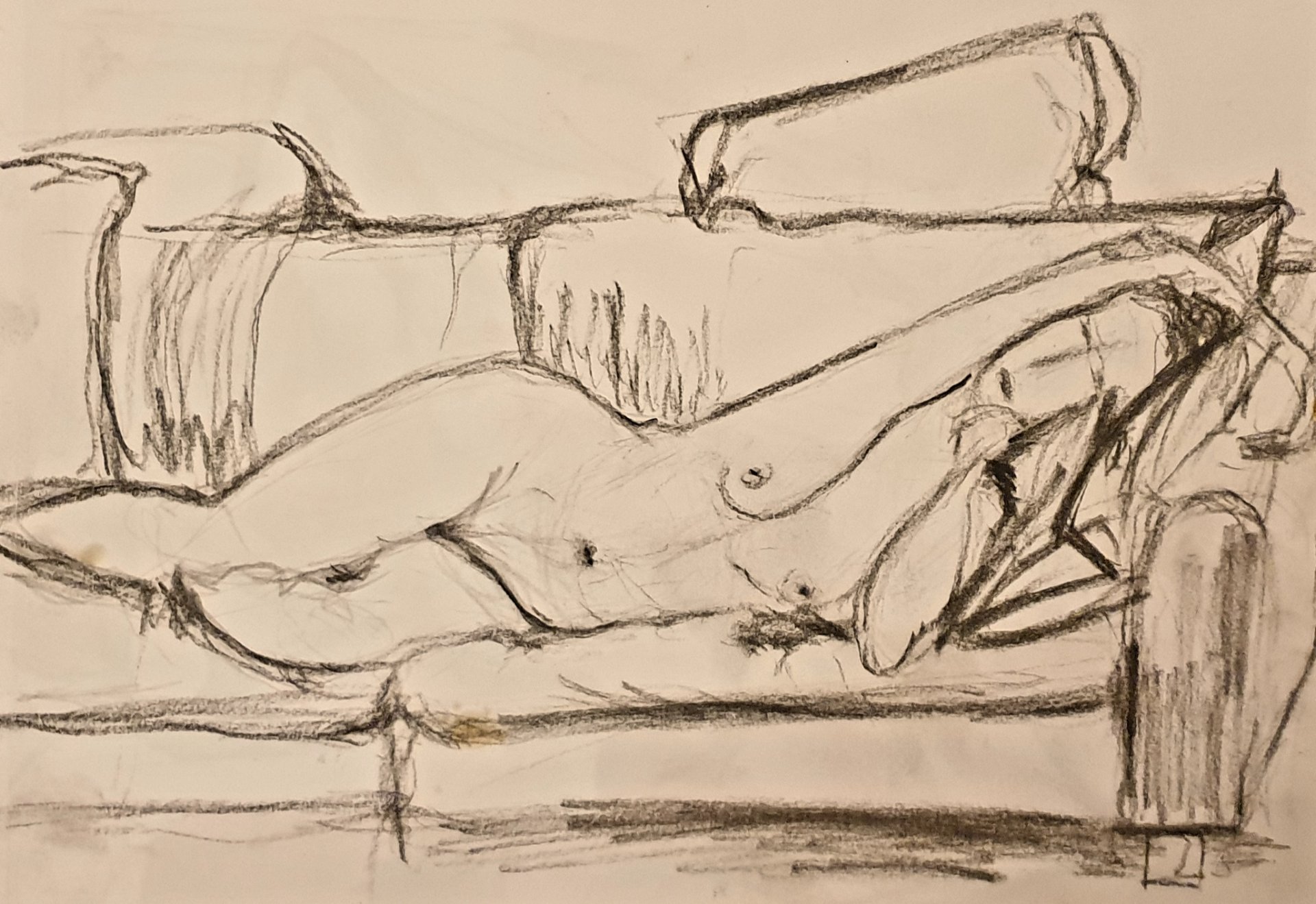 Nu allongé sur un canapé à coussins, dessin au crayon de Jérôme Selosse.

Un trait fin pose le canapé, ses coussins, puis le corps allongé qui s'y abandonne. Dessin d'observation tranquille, il rappelle les nus couchés sur divan qui ont fait la célébrité de Modigliani.

À voir le vendredi 6 novembre 2026, de 18h à 22h, chez SELOSSE ART, 22 avenue Armand Huysmans, 1050 Ixelles — journée « Modigliani vs Selosse » du Parcours d'Artistes d'Ixelles. Entrée libre.

🎨 Jérôme Selosse sur DROPMUSE : https://dropmuse.art/artiste/jerome-selosse-artiste-numerique-dessinateur-bruxelles
🌐 Son site : https://www.selosse.art
📍 Parcours d'Artistes d'Ixelles 2026 : https://dropmuse.art/evenement/parcours-dartistes-dixelles-2026-ateliers-ouverts-creation-locale-ixelles-ixelles-bruxelles