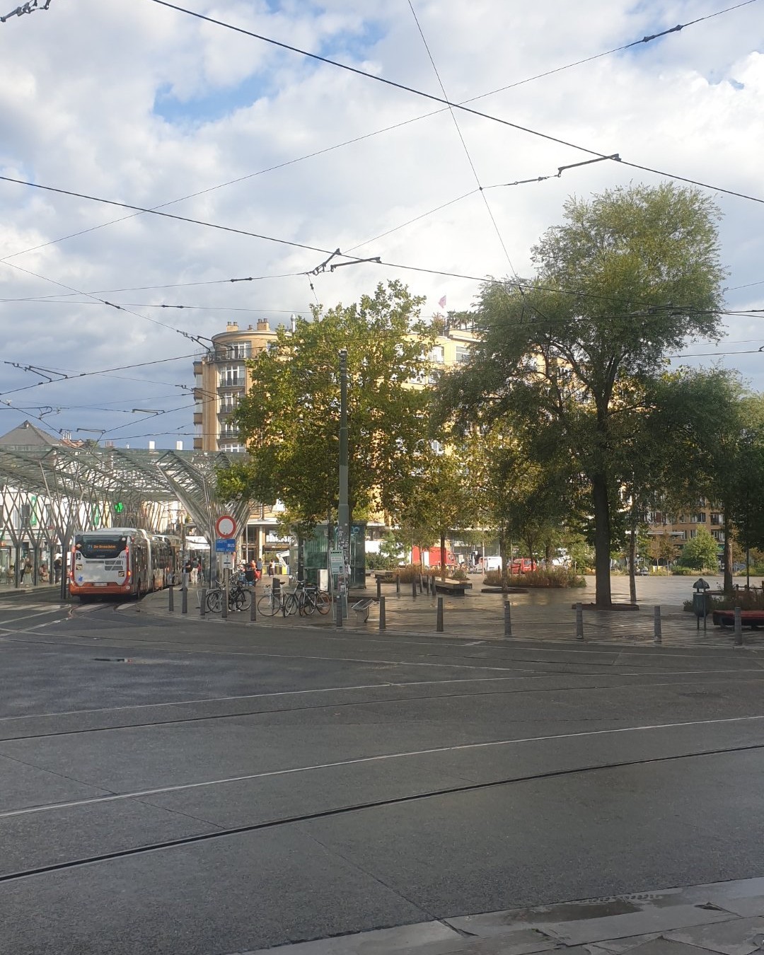 Photographie — Place Flagey: pakketboot en geluidsfabriek - Ixelles