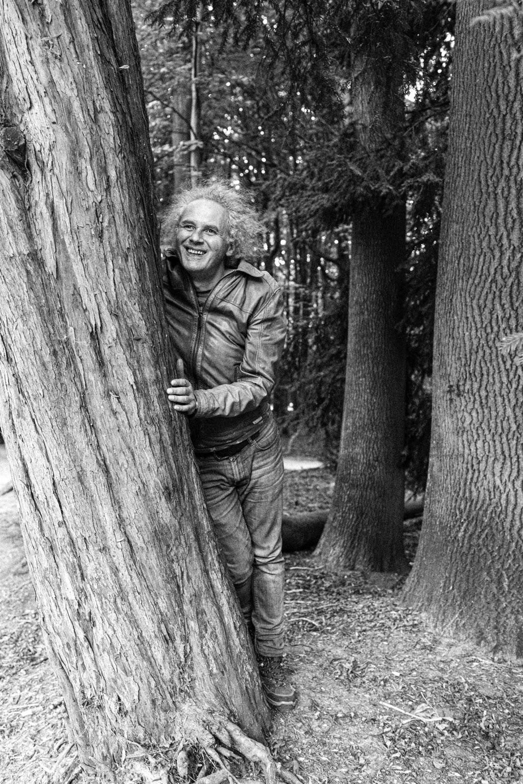 Portrait en noir et blanc de Jérôme Selosse, artiste peintre au Bois de la Cambre · Bruxelles · 05/10/26 04:14 — Jérôme Selosse