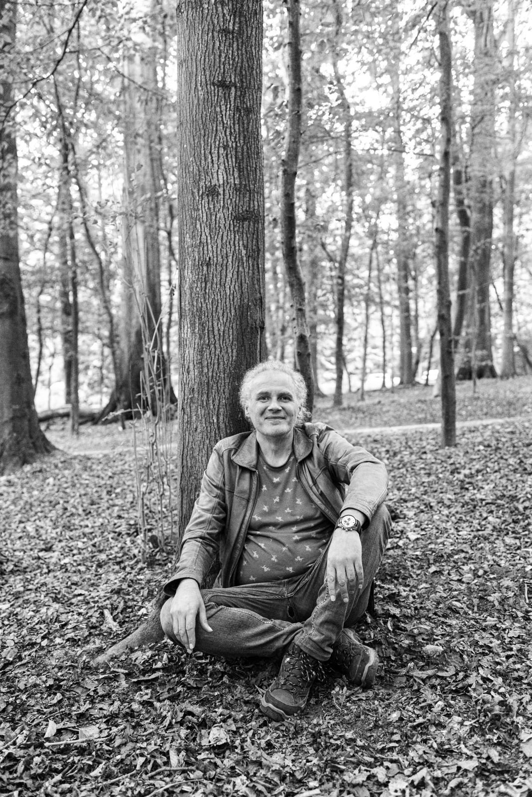Shooting d'artiste en forêt : Jérôme Selosse, peintre et dessinateur · 05/10/26 — Jérôme Selosse