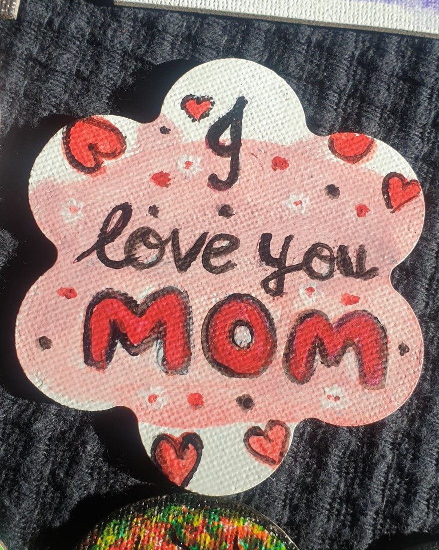 Un cadeau pour ma maman - "I love you Mom" par la peintre Roy Sumedha - Parcours d artistes Etterbeek 2026 - Bruxelles

Photographie d'une œuvre — Parcours d artistes Etterbeek 2026, Centre administratif, Bruxelles