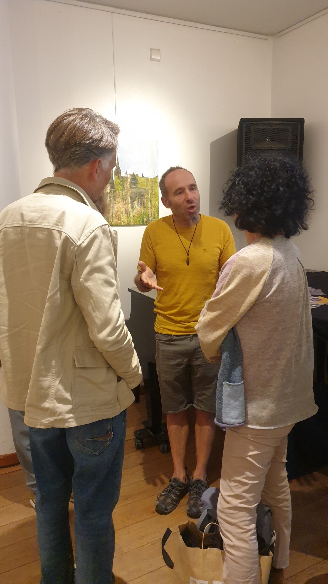Ambiance lors du vernissage de l'exposition « Haz-Art & Imprévues - L'accident dans l'art » à la galerie Art Base au cœur de Bruxelles. Un superbe reportage photo Dropmuse pour découvrir comment la photographie, la peinture et le collage se réinventent à travers l'inattendu. Discussion autour de l'ART.

Photographie — Exposition « Haz-Art & Imprévues » - L'accident dans l'art à Art base Bruxelles - Bruxelles

La page Dropmuse de Art base: https://dropmuse.art/acteur-culturel/art-base