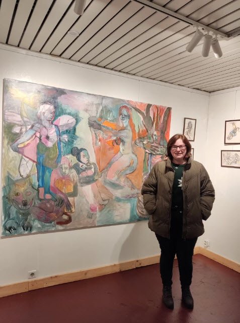 Valérie Vandevondel devant son Diptyque Clochette à l'Atelier de l'Ourse, Andenne — Valérie Vandevondel