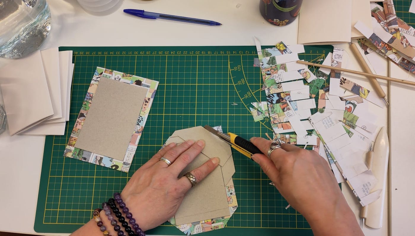 Atelier reliure avec couverture tissée - Bruxelles
