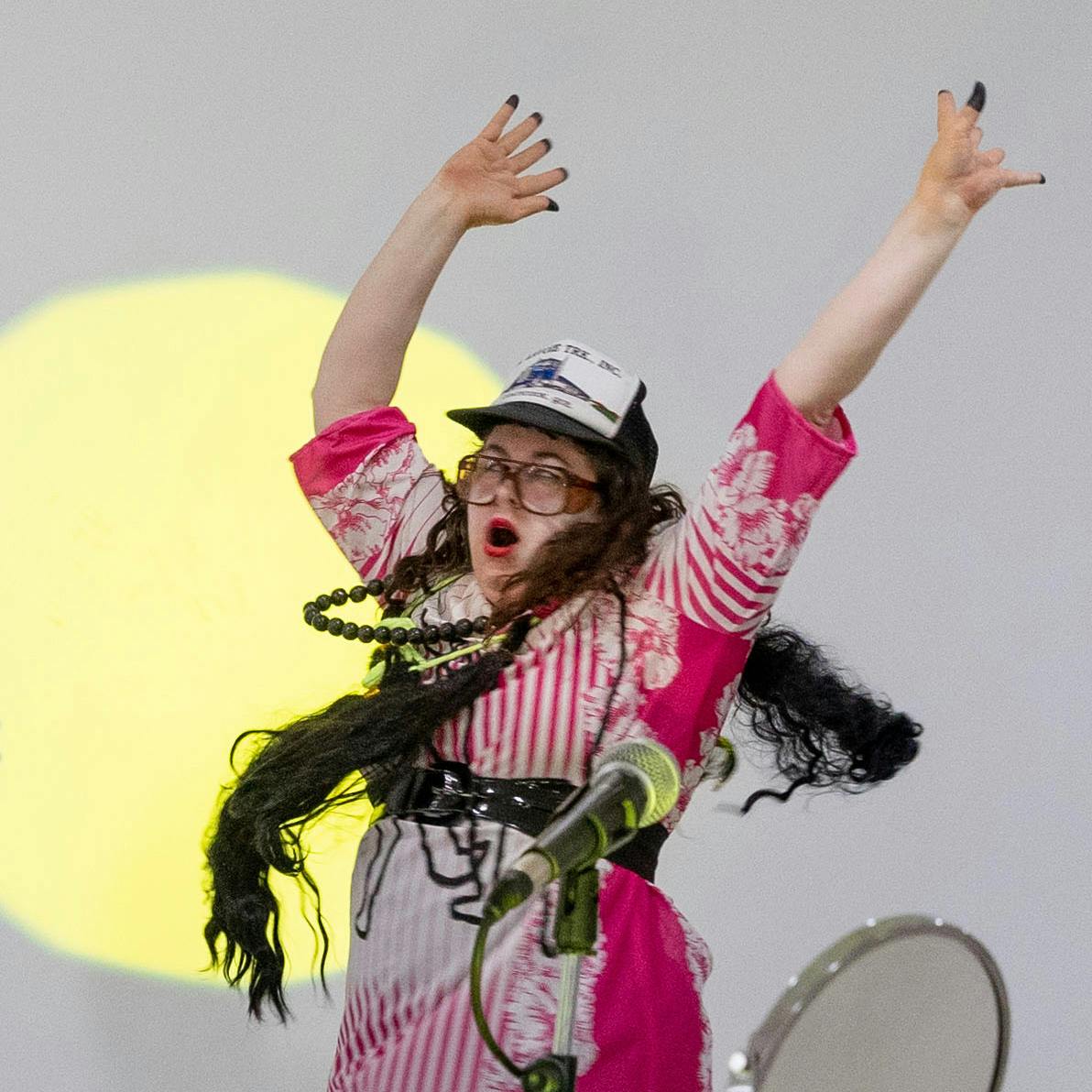 Performance Danseprophétique avec l'artiste performeuse Geneviève Matthieu - Saint-Gilles - Bruxelles