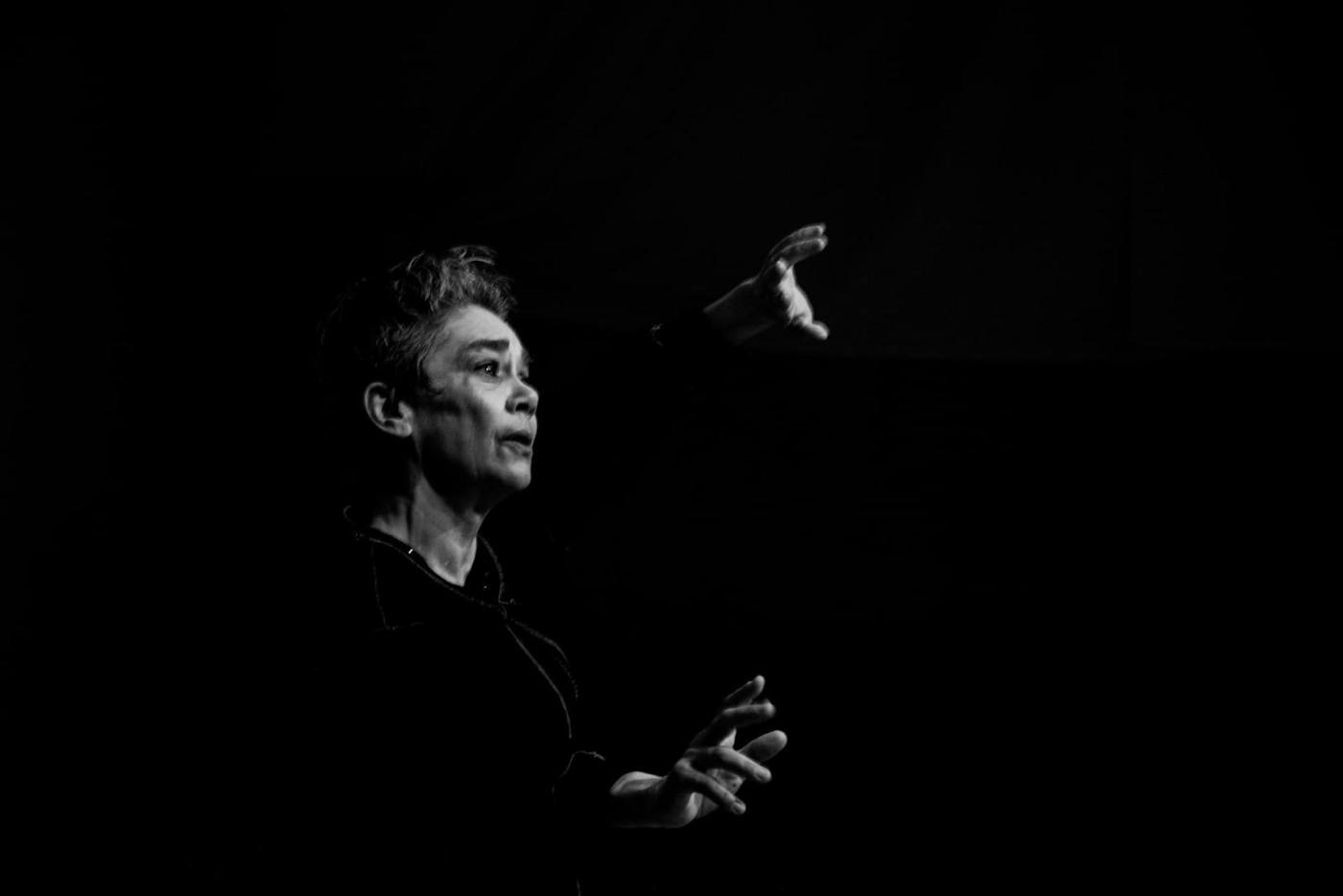 Performance Mónica Valenciano. ENSAYOS PARA NADA Y AVE - Bozar Bruxelles - Bruxelles